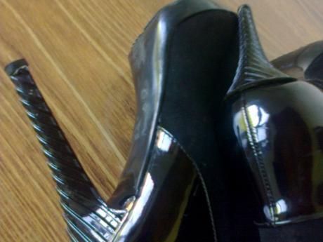 Čierne kotníky, 40