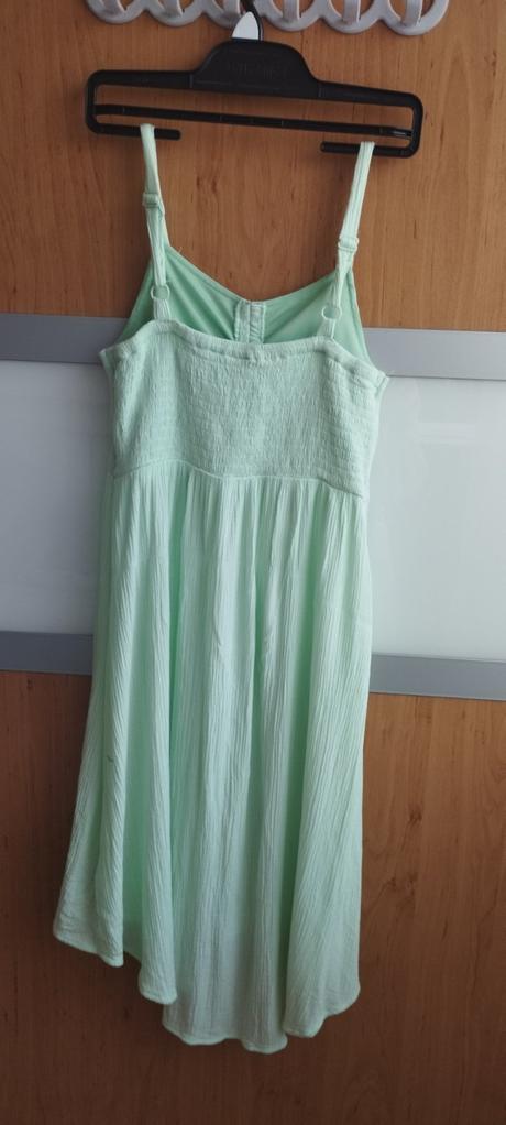 Krásne šaty na ramienka, takko,140