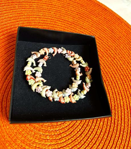 Náramok s delfínikmi, 