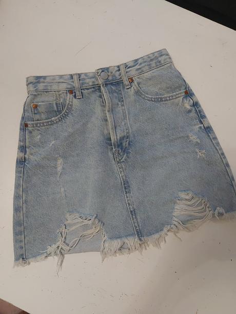 Riflová sukňa, stradivarius,34