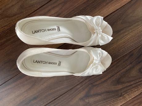 Svadobné lodičky, 40