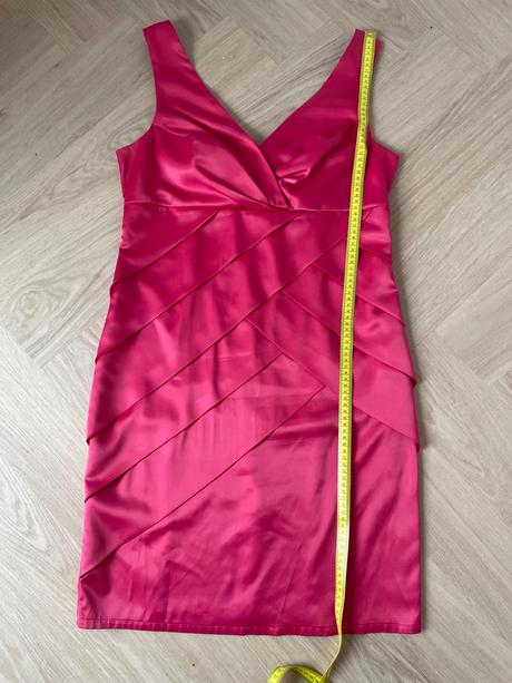 Velmi pekne, elegantne spolocenske saty, 42