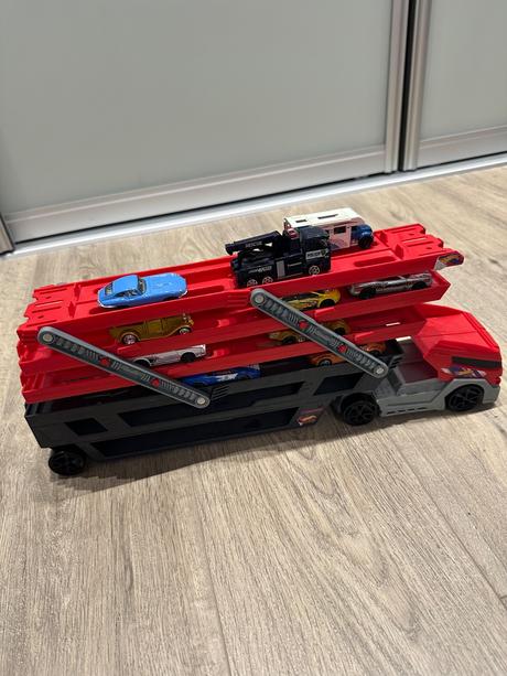 Prepravný kamión hot wheels,