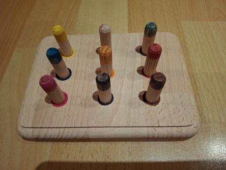 Montessori, učenie farieb, uchop, geoboard, 