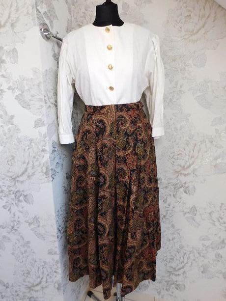 Luxusny vlneny kroj, 40