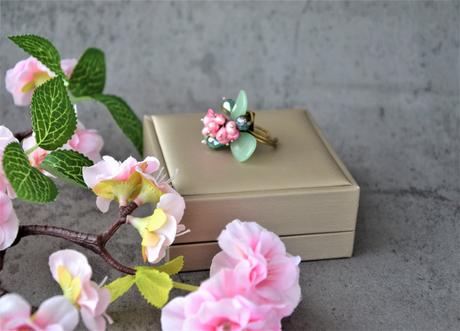 Prsteň s perličkami,