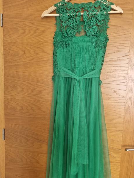 Čipkové spoločenské šaty, 