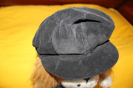 Čierna menčestrová čiapka - bekovka, 52