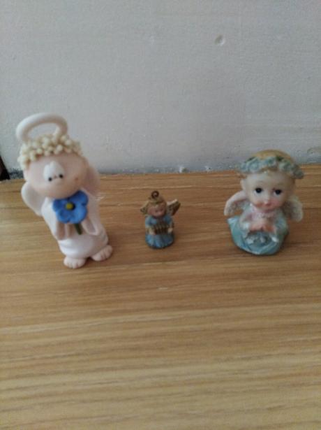 3 figúrky anjelíkov - cena spolu,