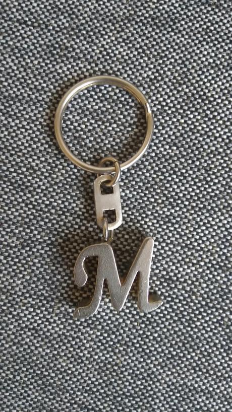 Kľúčenka "m" prívesok, h&m