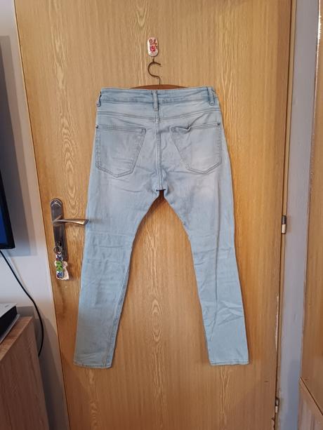 Pánske svetlé skinny rifle s trhaním, 28