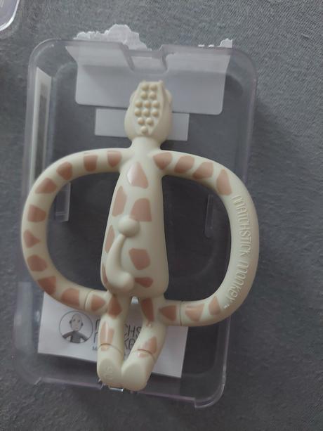 Hryzatko a zubná kefka s antimikrobiálnym povrchom, 