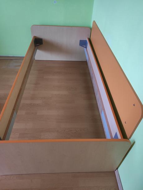 Posteľ 200 x 90 cm so zástenou, šírka (cm): 90,dĺžka (cm): 200