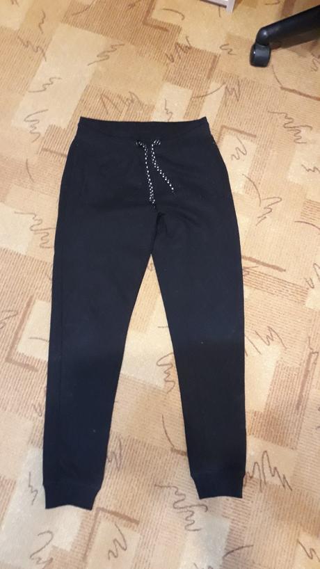 Chlapcenske teplaky, 146