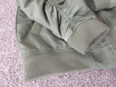 Zelená bomberka, reserved,140