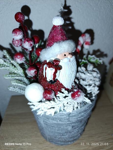 Zimná dekorácia s mikulášom,