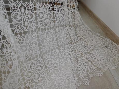 Stolík príručný drevený,, 