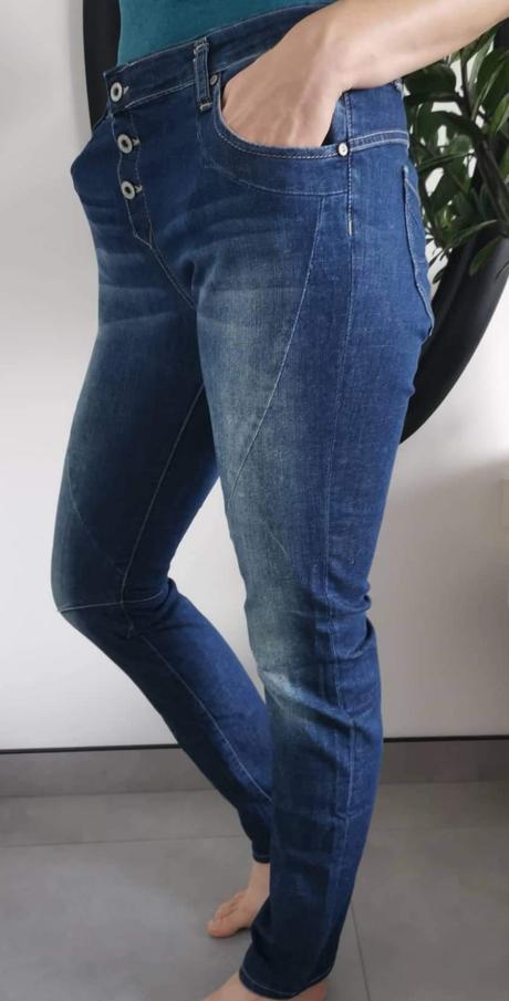 Rifle s gombíkmi, l