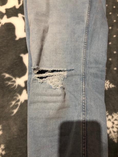 Krásne denim roztrhané rifle bledé, sinsay,l