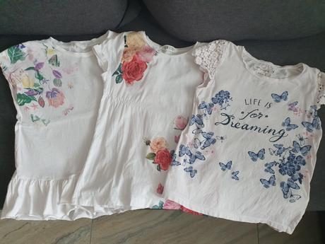 Trojica bielych kvetinových tričiek, h&m,134