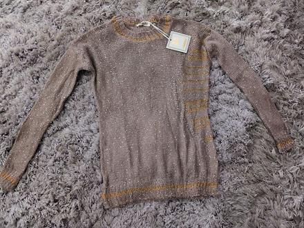 Luxusný hnedý pulóver, m / s