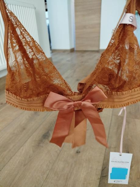 Krásna čipkovaná podprsenka s mašľou, s