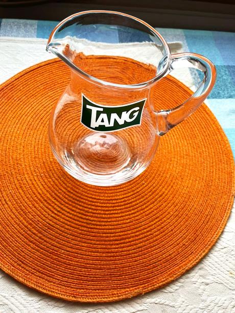 Džbán z nerozbitného hrubého skla, 