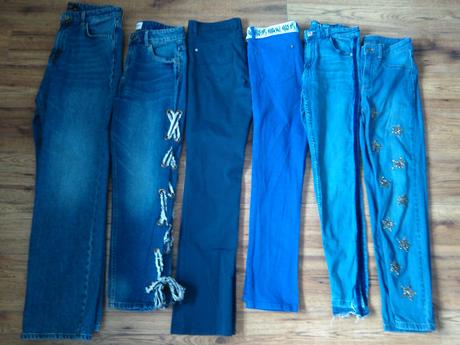 Tmavomodré značkové rifle, s