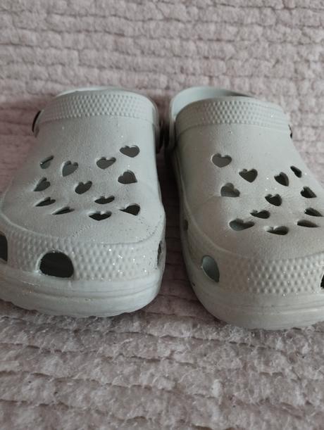 Predám kroksy s trblietkami a srdiečkami, 32
