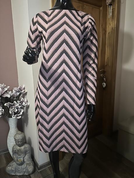 Ružové šaty so zlatou niťou zn. magenta, l / m