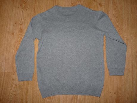 Sivý hladký sveter, 152