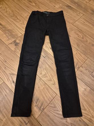 Čierne rifle 152 (11-12), 152