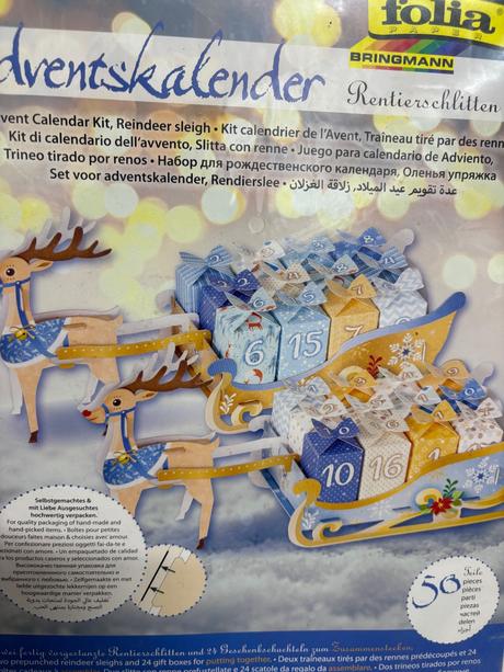 Vianočny koč so sobikmi a darcekmi, 