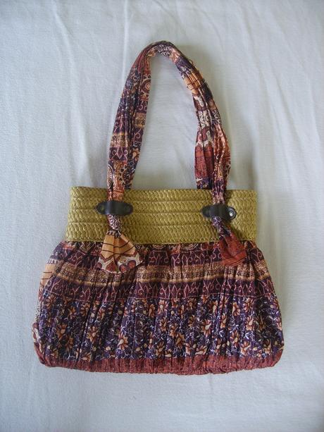 Hnedá kabelka s orientálnym vzorom a prútenou časť, 