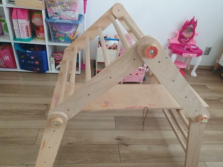 Drevený triangel s doskou., 