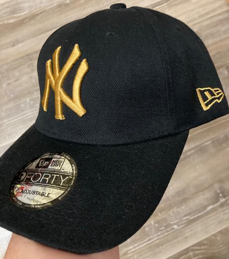 Šiltovka new era čierno-zlatá ,len odskúšaná nová, 