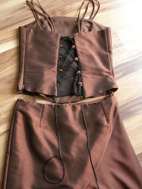 Korzetové šaty, 40