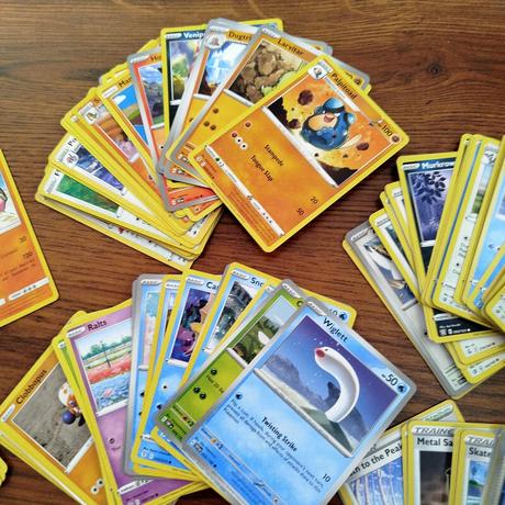 Originál karty pokémon 146ks - super stav,