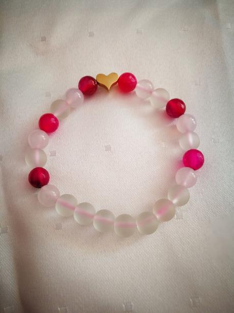 Náramok z minerálnych kameňov,