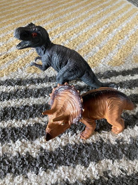 Dinosaury väčší 22cm, 