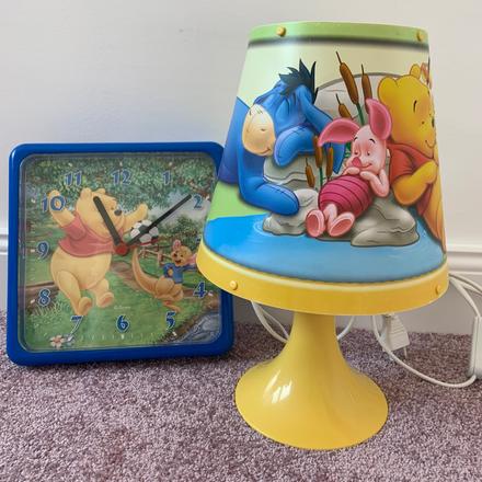 Lampa a hodiny macko pu,