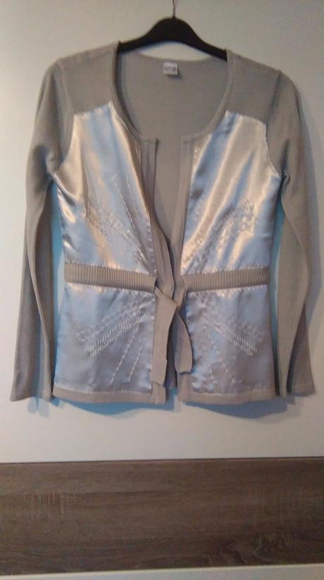 Elegantný, nenosený svetrík, m