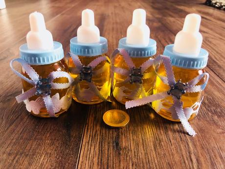 Dekoracne flasticky s medom,