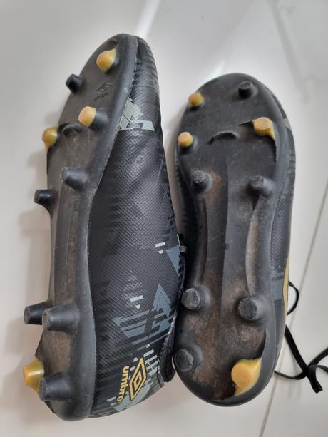 Predám kopačky umbro, 36