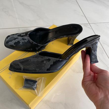 Šľapky na opätku, 40