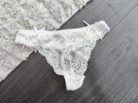 Krajkové biele tanga., l