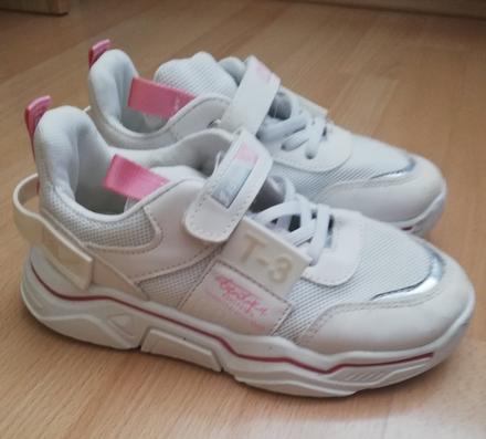 Dievcenske botasky, 33