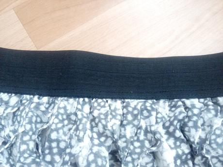 Šedo-biela sukňa, 140