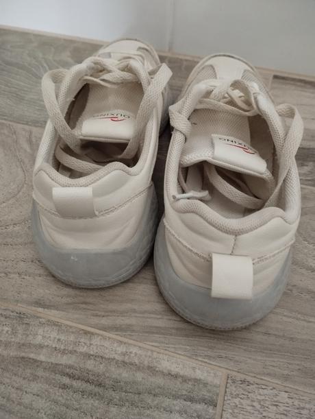 Vzdušné tenisky, 36