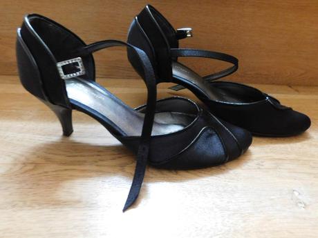 Čierne lodičky, 35